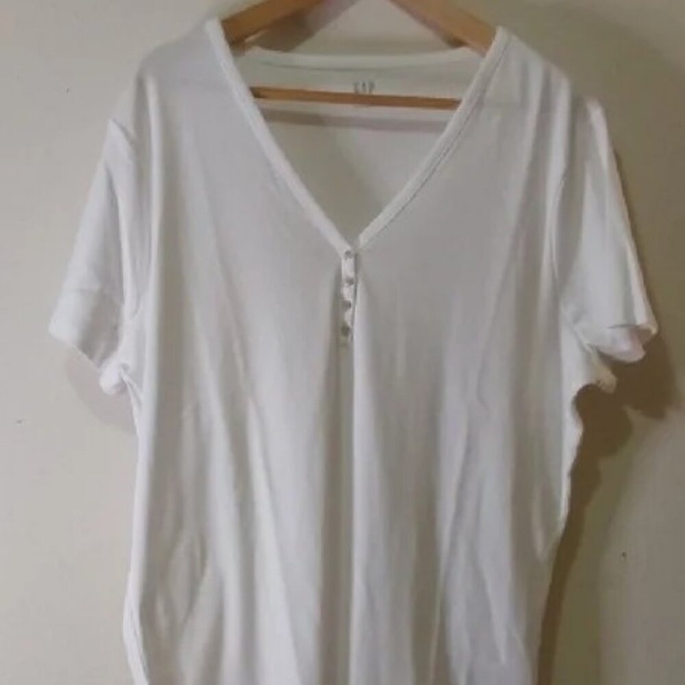 GAP White V-Neck Short Sleeve Tee